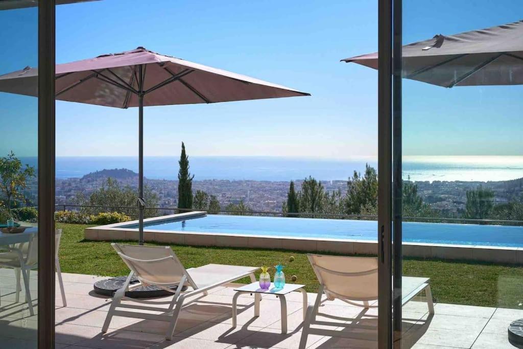 Villa Splendid With Overflowing Swimming Pool *